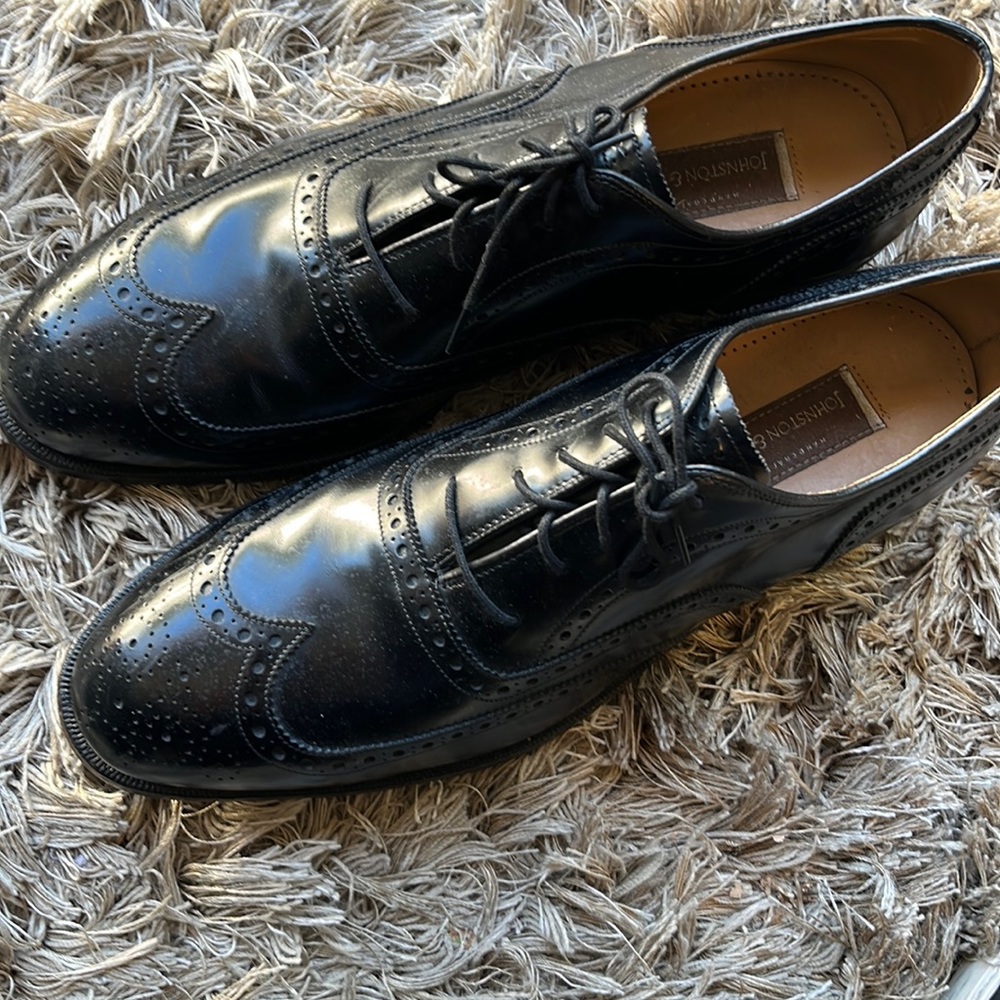 Johnston &Murphy classic wingtip oxford, genuine leather upper, soles,size 11 D